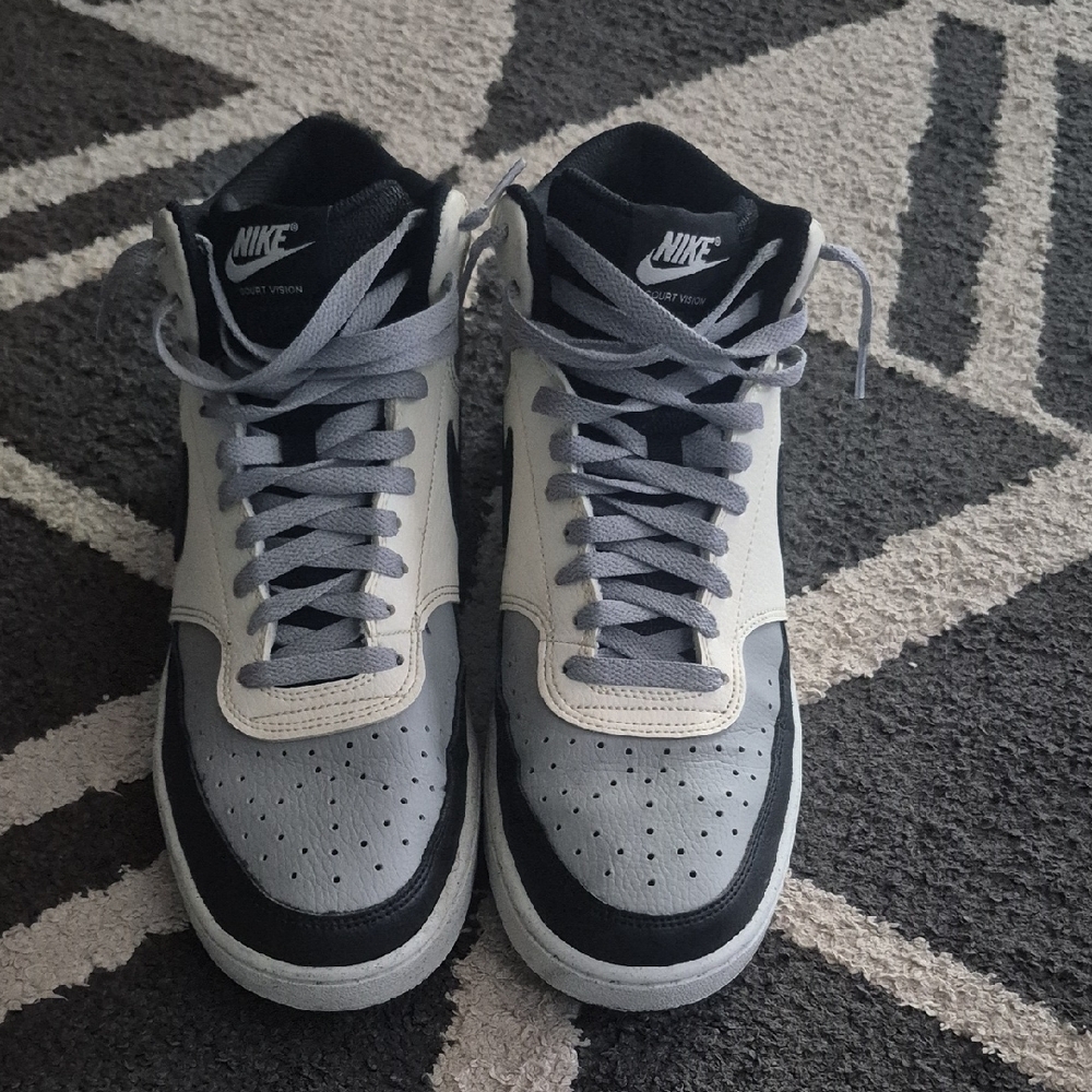 Nike Men's Black and Gray Sneakers